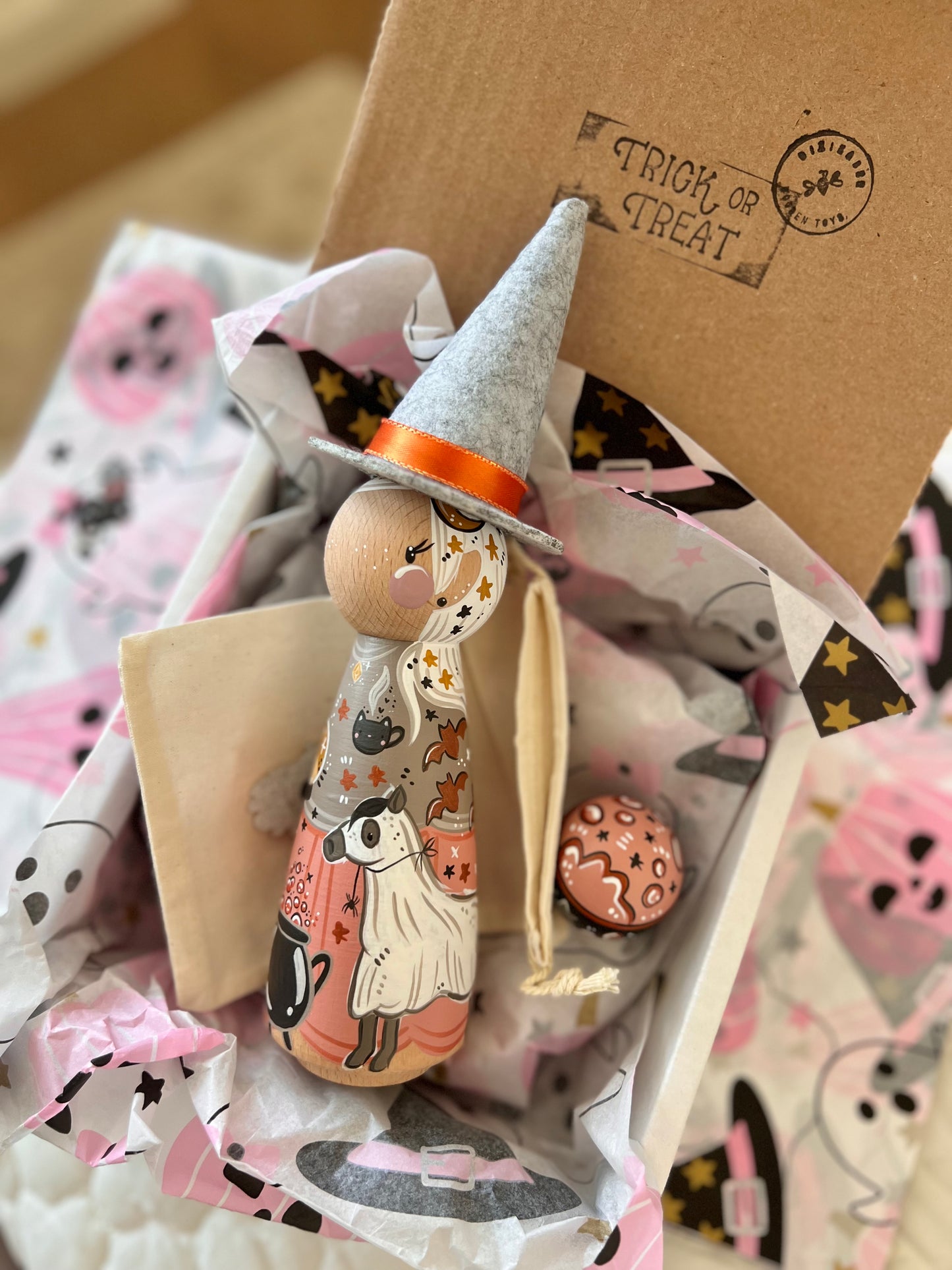 Jumbo Witch - grey & orange