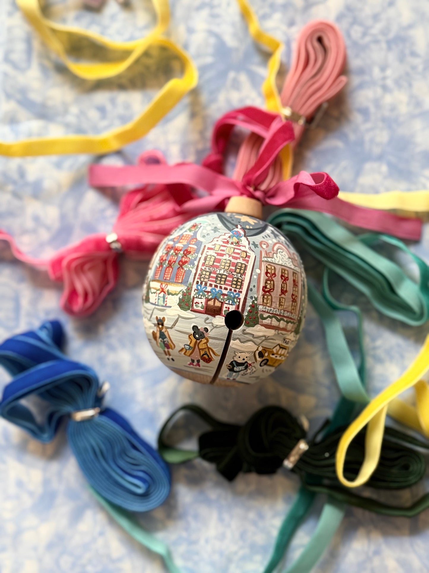 Seasonal - Christmas Ornament - very detailed