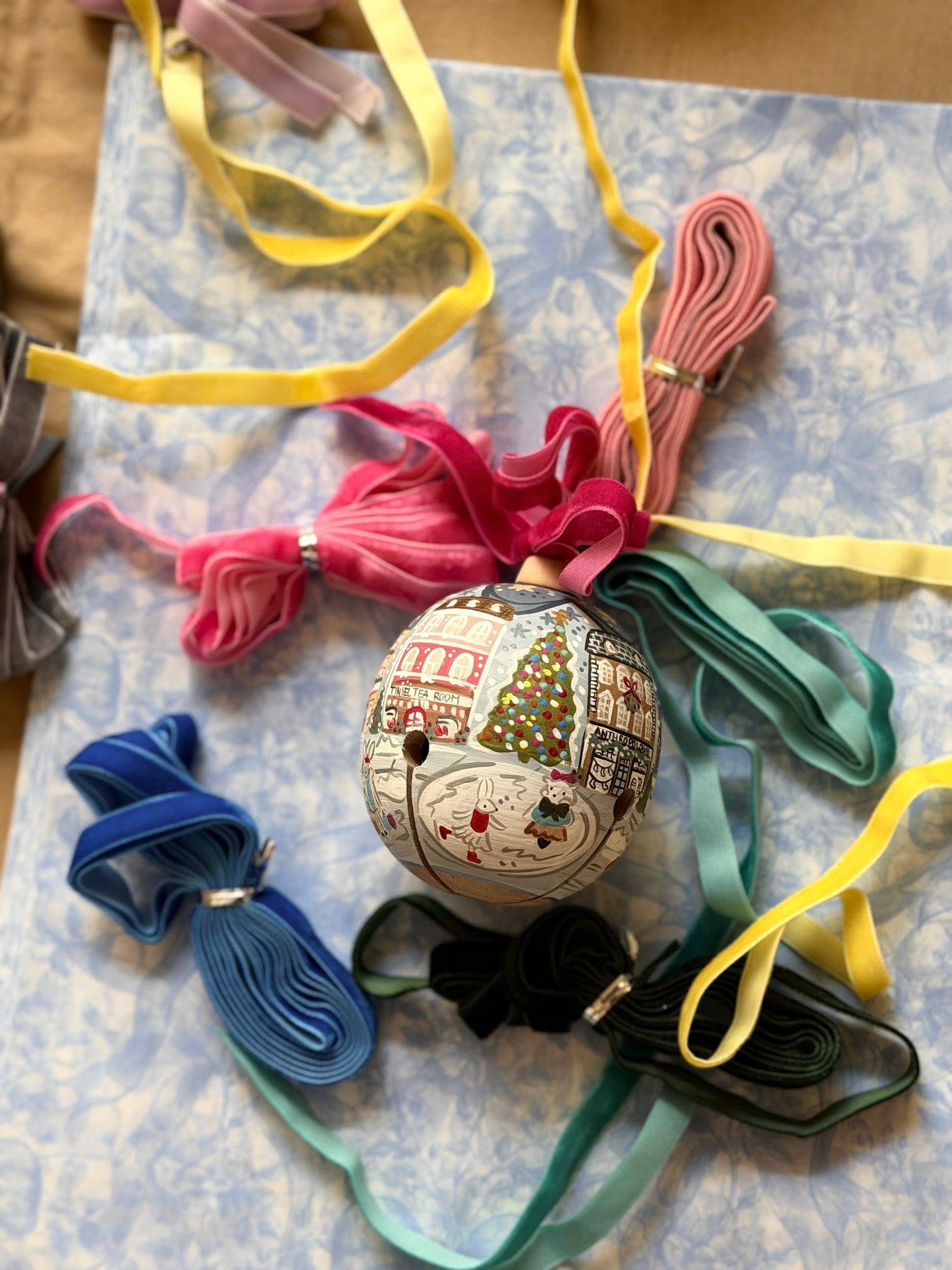 Seasonal - Christmas Ornament - very detailed