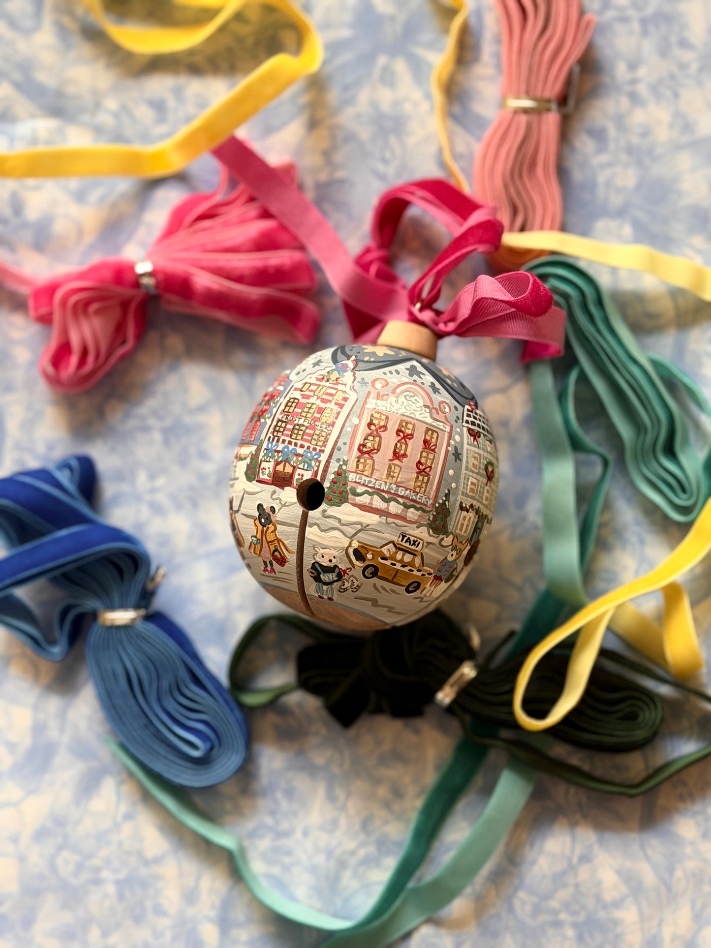 Seasonal - Christmas Ornament - very detailed