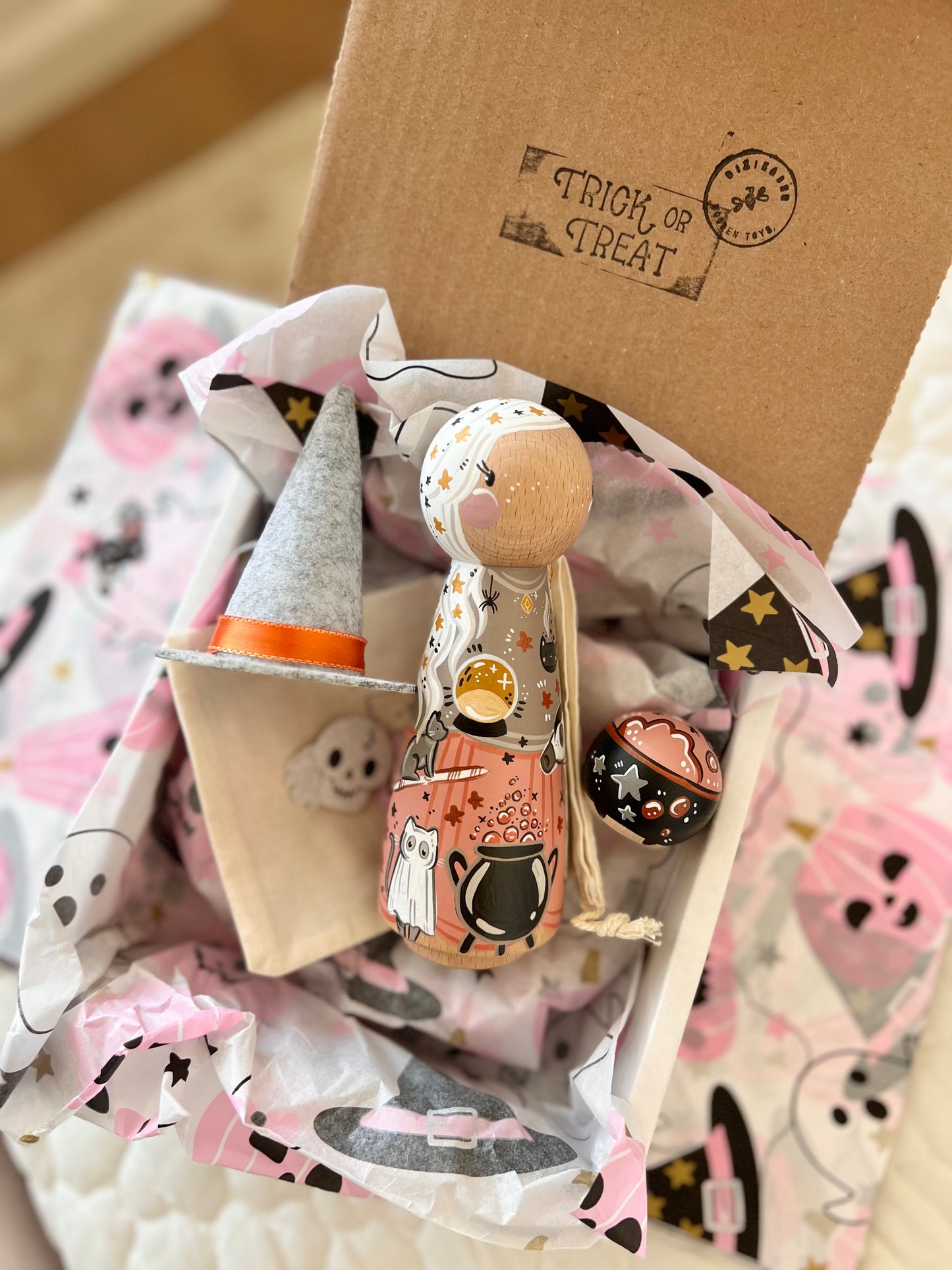 Jumbo Witch - grey & orange