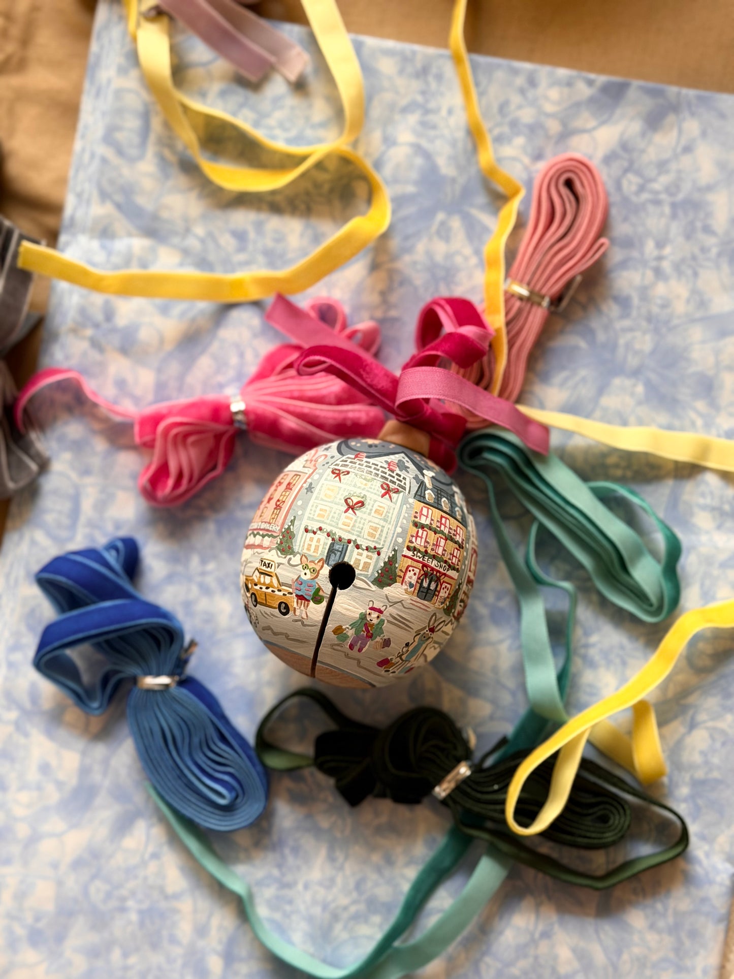 Seasonal - Christmas Ornament - very detailed