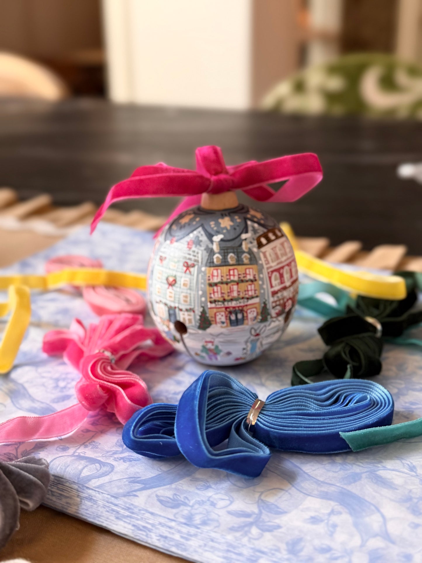 Seasonal - Christmas Ornament - very detailed